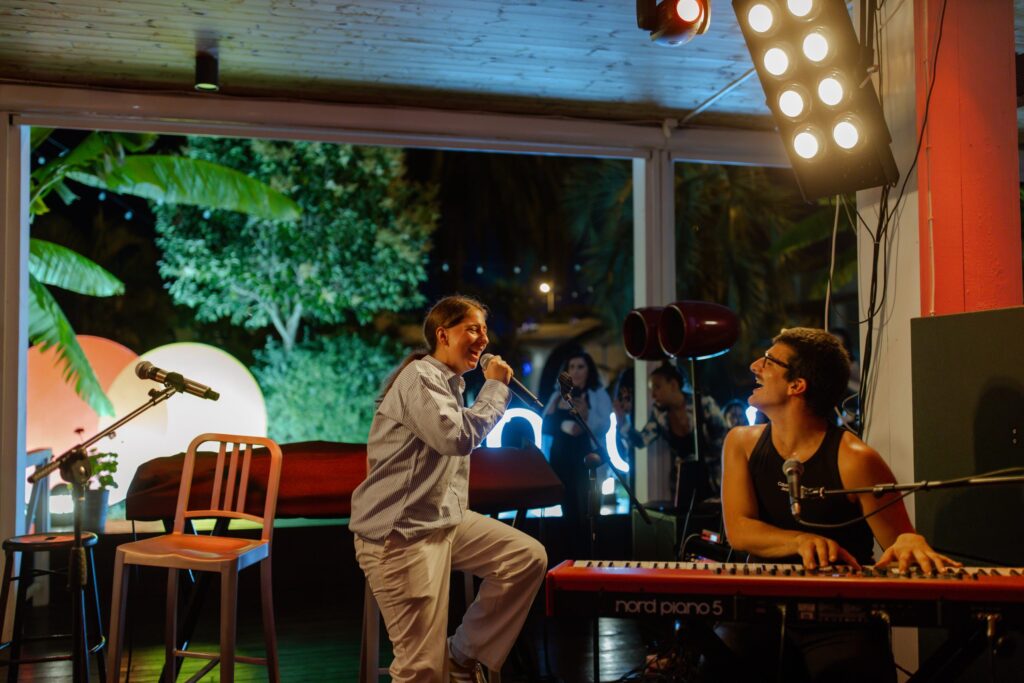 ბათუმში დაუვიწყარი მუსიკალური საღამოების სერია Iveria Beach-ზე დაიწყო