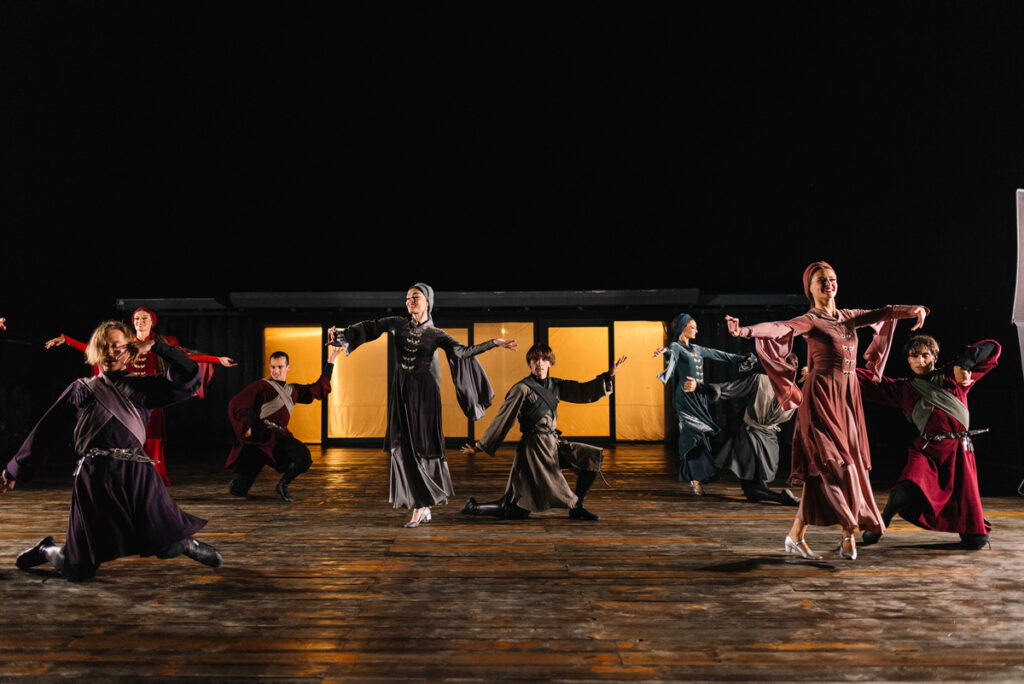 სუხიშვილები — ტრადიციითა და ინოვაციით სცენაზე გაცოცხლებული საქართველოს ისტორია