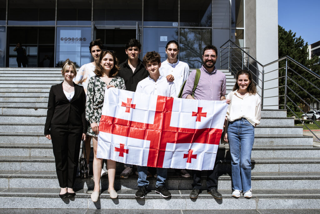 ქართველი სკოლის მოსწავლეები ეკონომიკის საერთაშორისო ოლიმპიადაზე პირველად გაემგზავრნენ